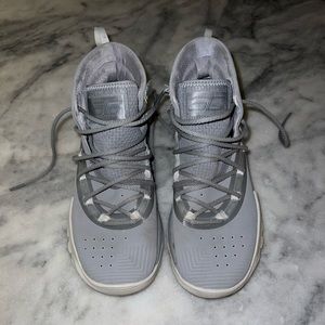 Under Armour Stephen Curry grey basketball shoes - size 6Y (big kids)